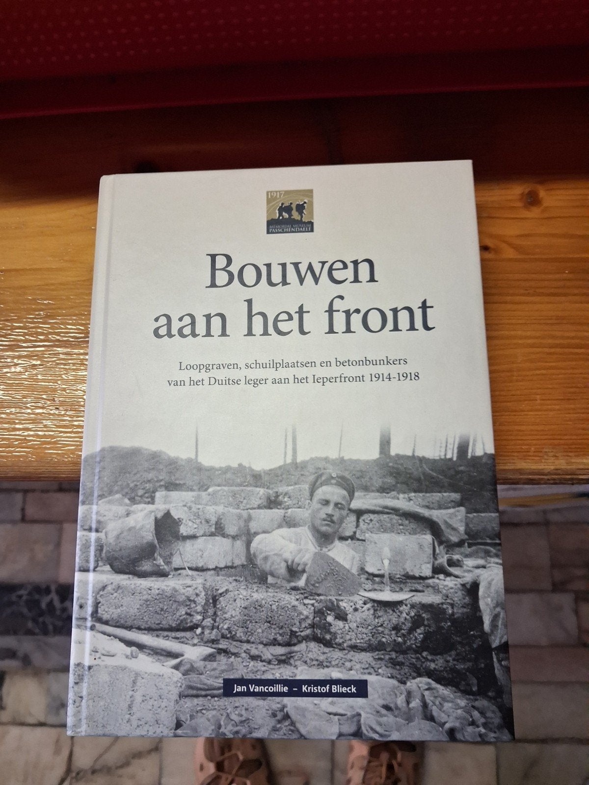 Bouwen aan het front, Ophalen
