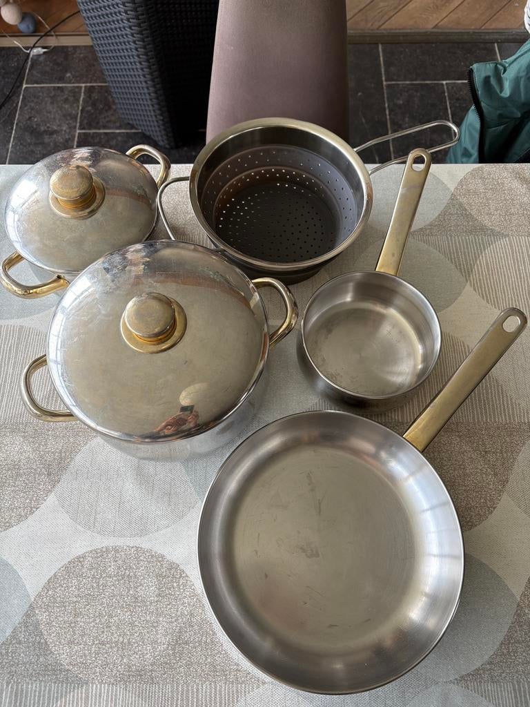 Ensemble d'ustensiles de cuisine : 4 pièces plus passoire, Inox, Plaque céramique, Enlèvement, Utilisé