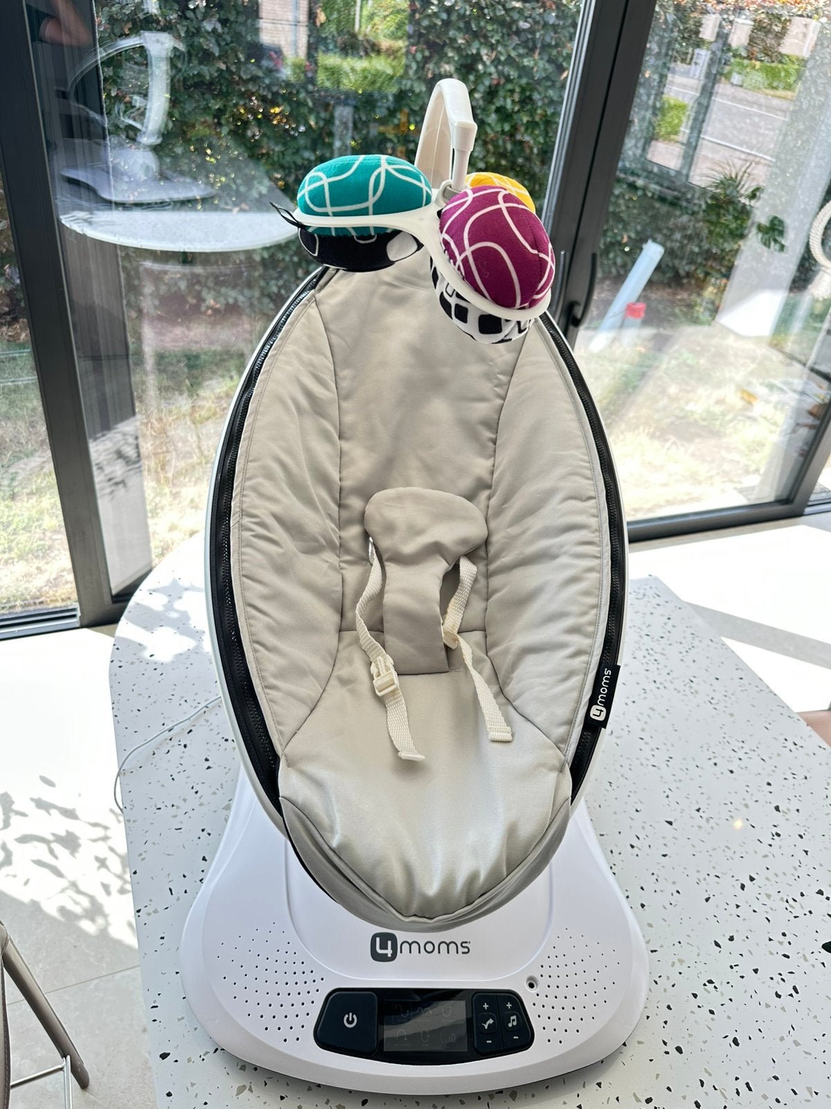 Balançoire pour bébé Mamaroo 4moms, Enfants & Bébés, Enlèvement, Comme neuf