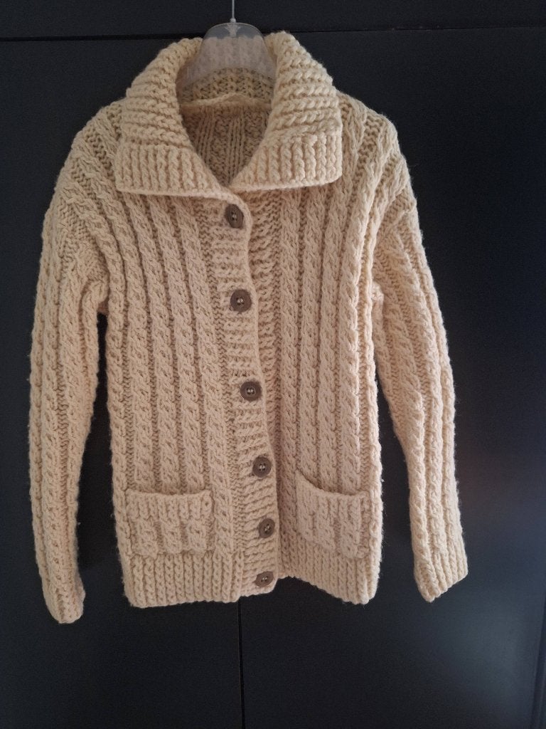 Handgebreide jas van pure Texelse wol., Ophalen of Verzenden, Nieuw, Maat 36 (S), Overige kleuren