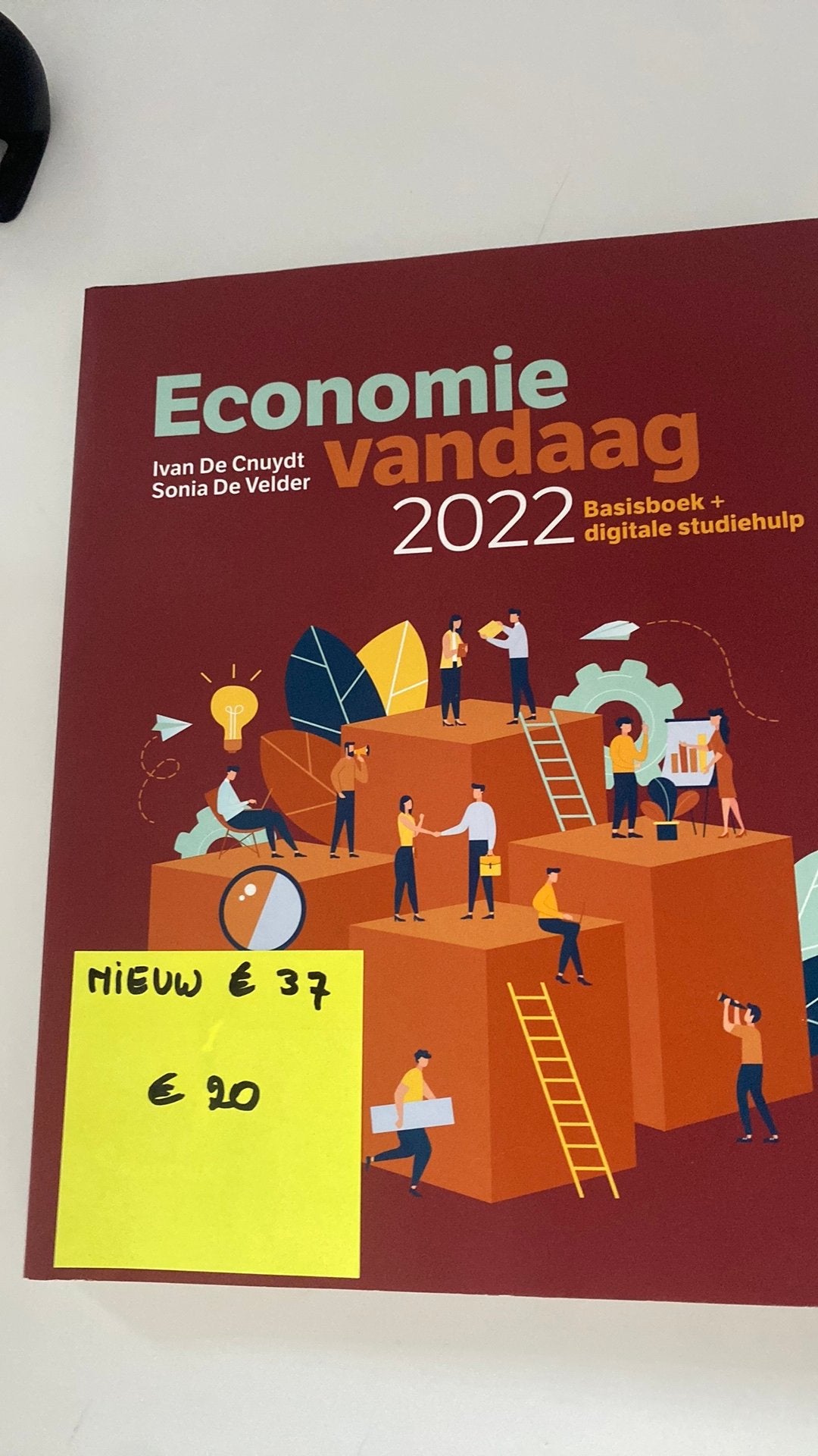 Boek ‘Economie vandaag 2022’, Boeken, Ophalen, Zo goed als nieuw