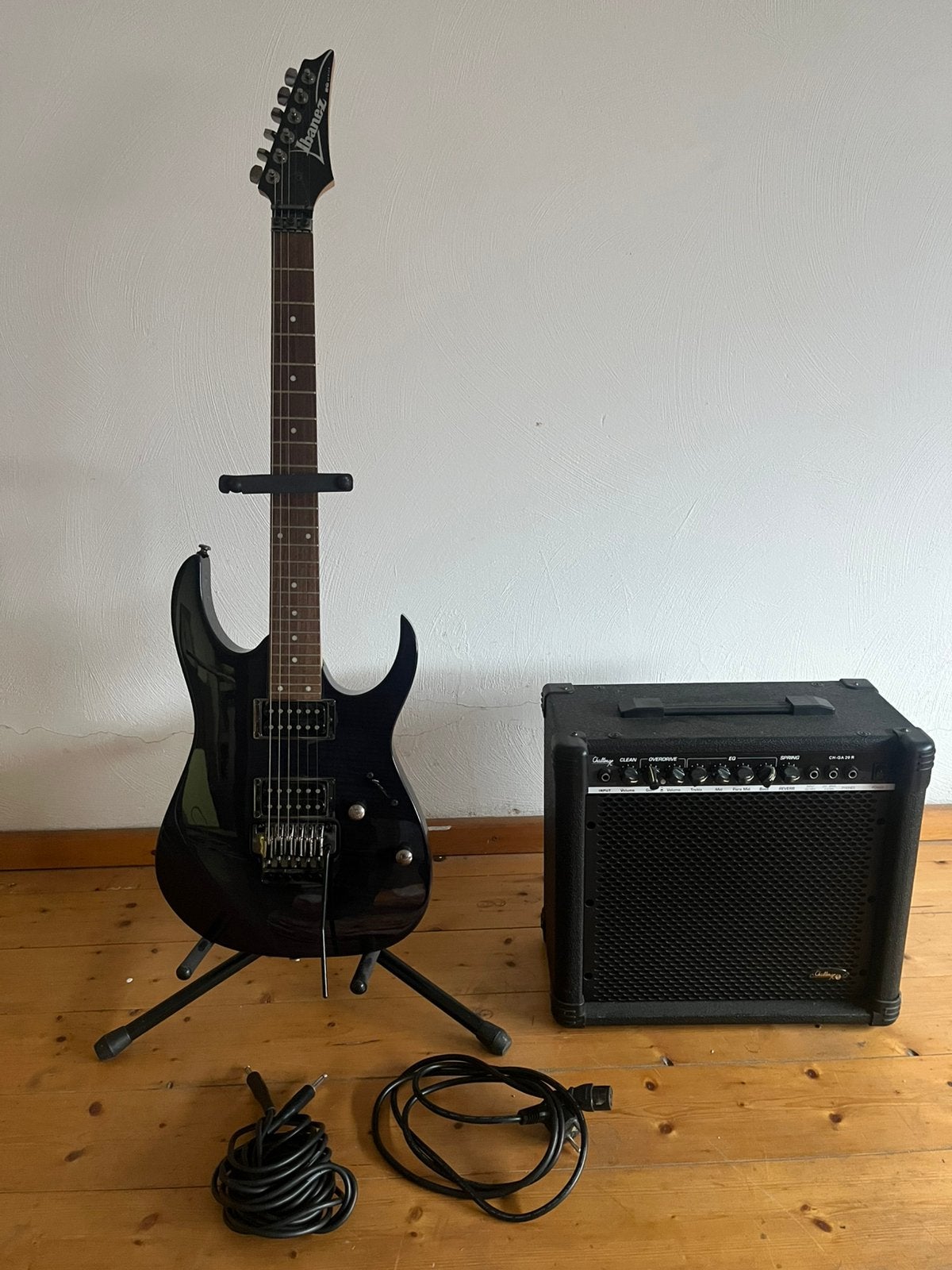 Ibanez gitaar + versterker, Muziek en Instrumenten, Ophalen, Zo goed als nieuw, Ibanez