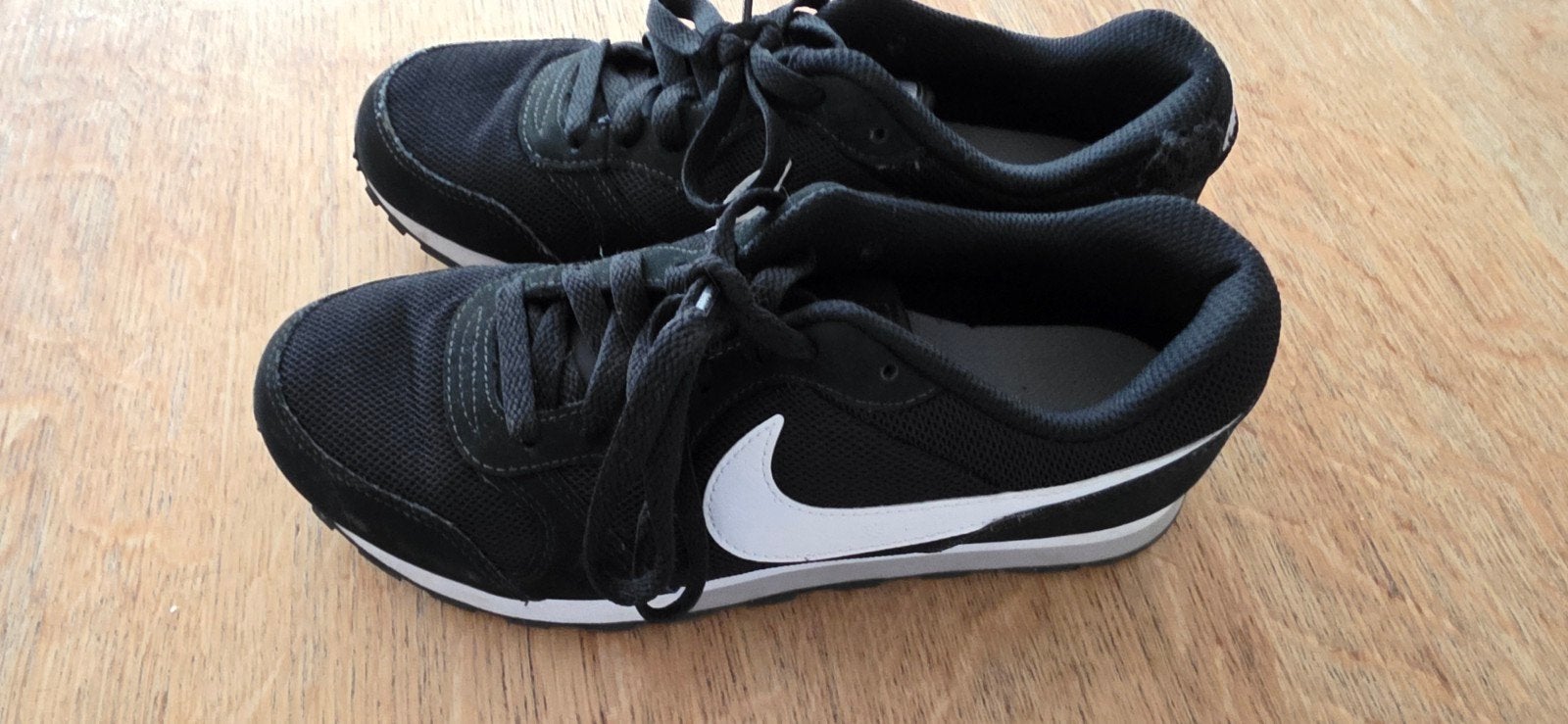 Chaussure de sport Nike noire 38 en parfait état, Sports & Fitness, Enlèvement ou Envoi, Comme neuf, Chaussures