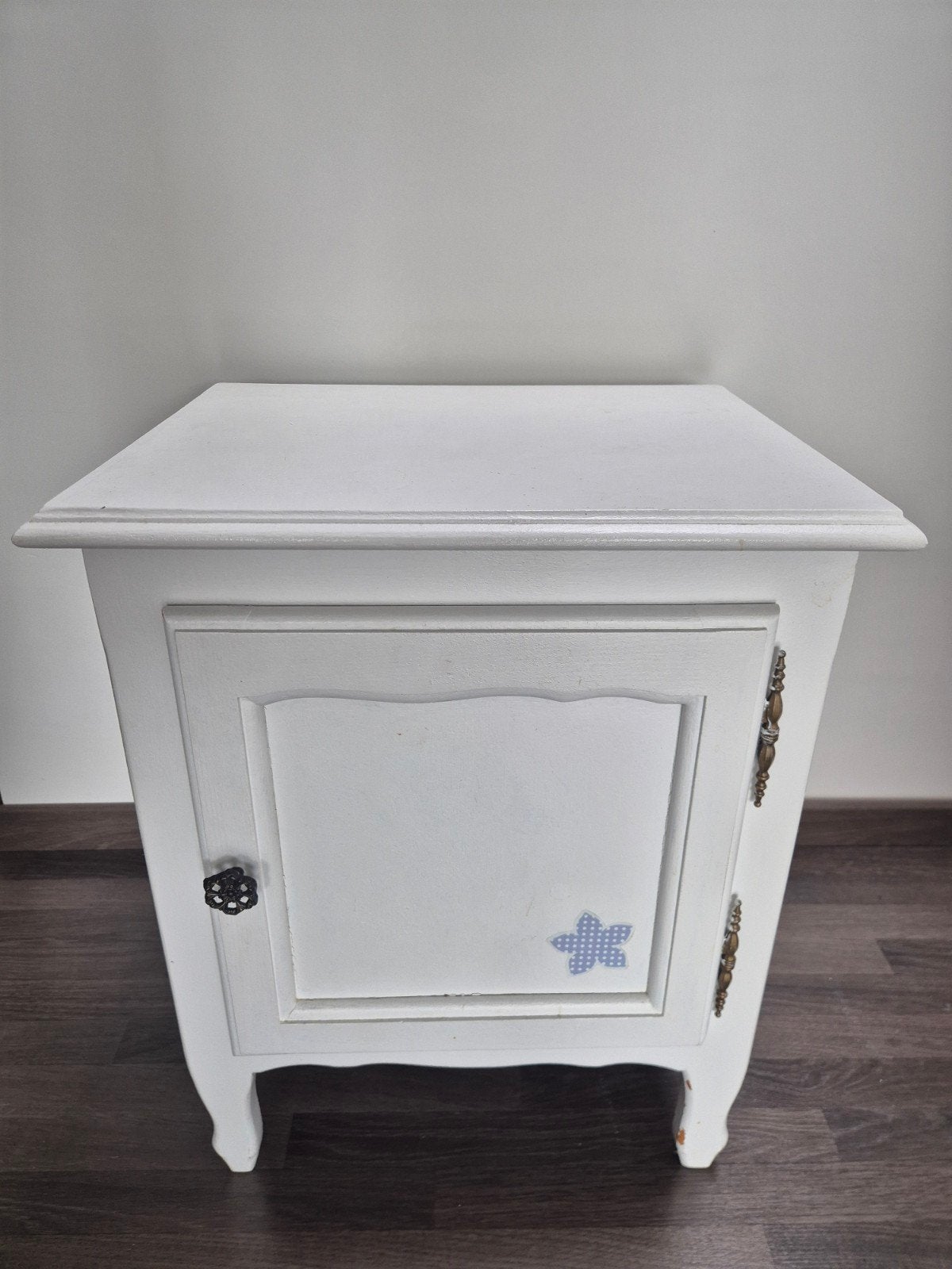 Belle table de chevet, Maison & Meubles, 45 à 65 cm, Enlèvement, Utilisé, 55 à 70 cm