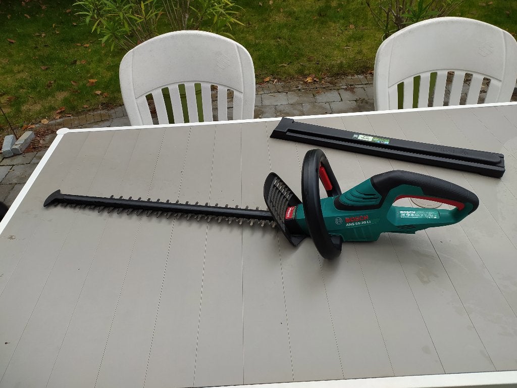 Bosch accu heggenschaar, Ophalen, Zo goed als nieuw, Accu