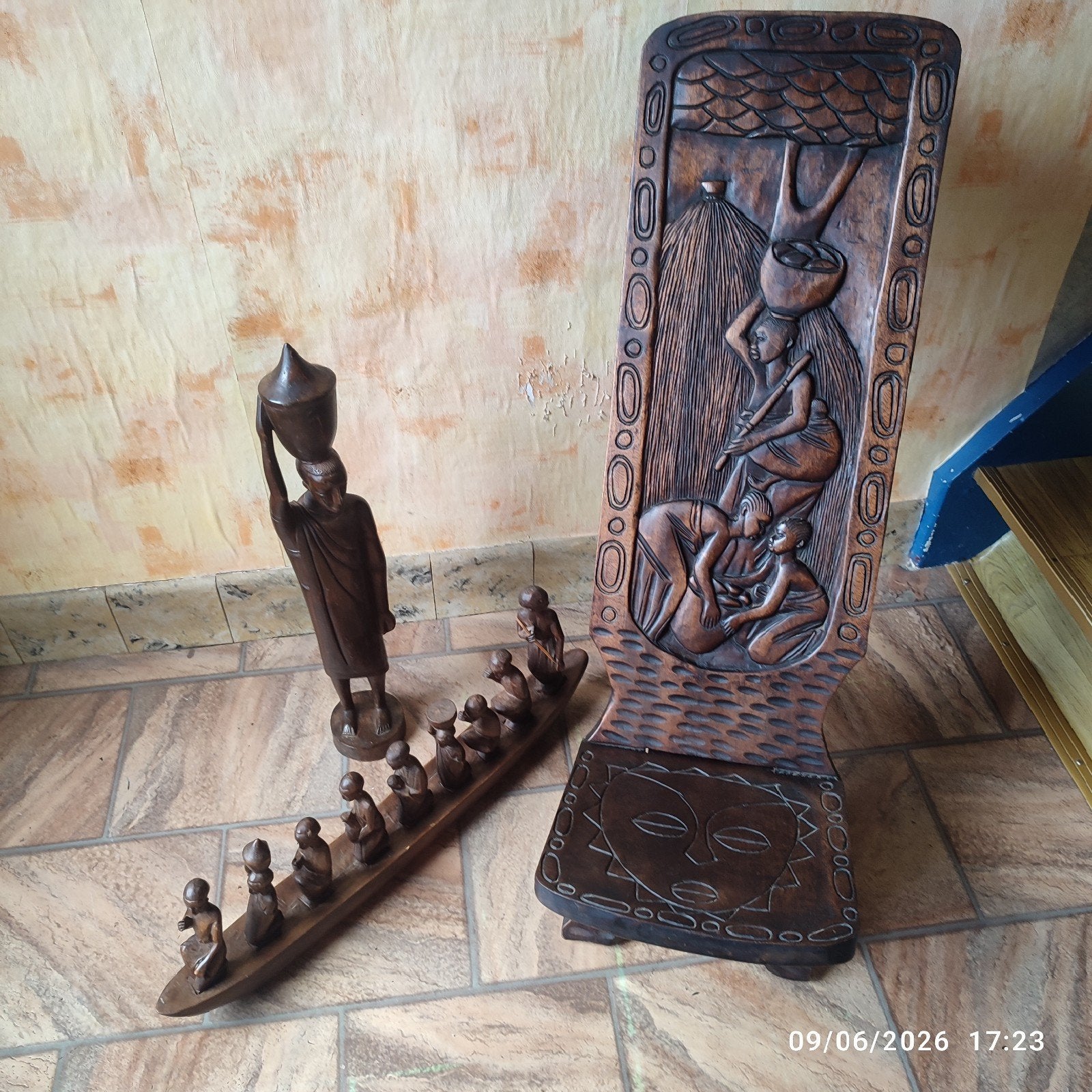 Een Afrikaanse stoel, een standbeeld, een boot., Antiek en Kunst, Kunst | Beelden en Houtsnijwerken, Ophalen, Groep mensen, Art deco
