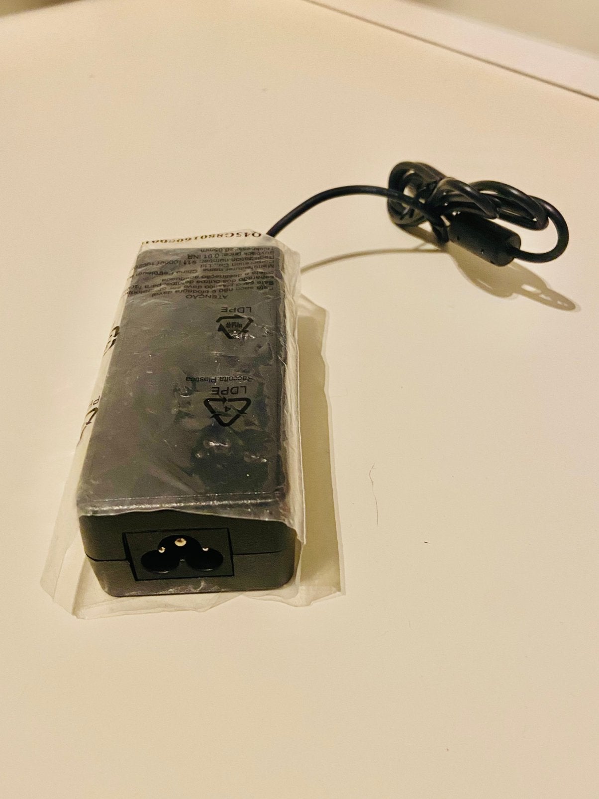 Nooit gebruikte 45W oplader met een DCbarreljack aansluiting, TV, Hi-fi & Vidéo, Enlèvement ou Envoi, Neuf, Moins de 2 mètres