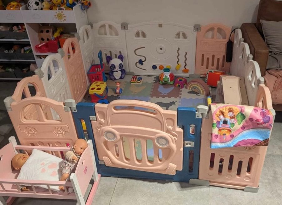 Grand parc et aire de jeux pour bébés, tapis de jeu inclus, Enfants & Bébés, Enlèvement, Comme neuf
