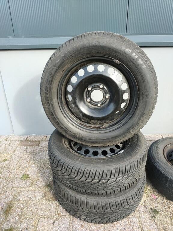 Winterbanden SpeedGrip2 215/60 R16 HXL Semperit Extr 06725, Autos : Pièces & Accessoires, Autres pièces automobiles, Utilisé, Enlèvement