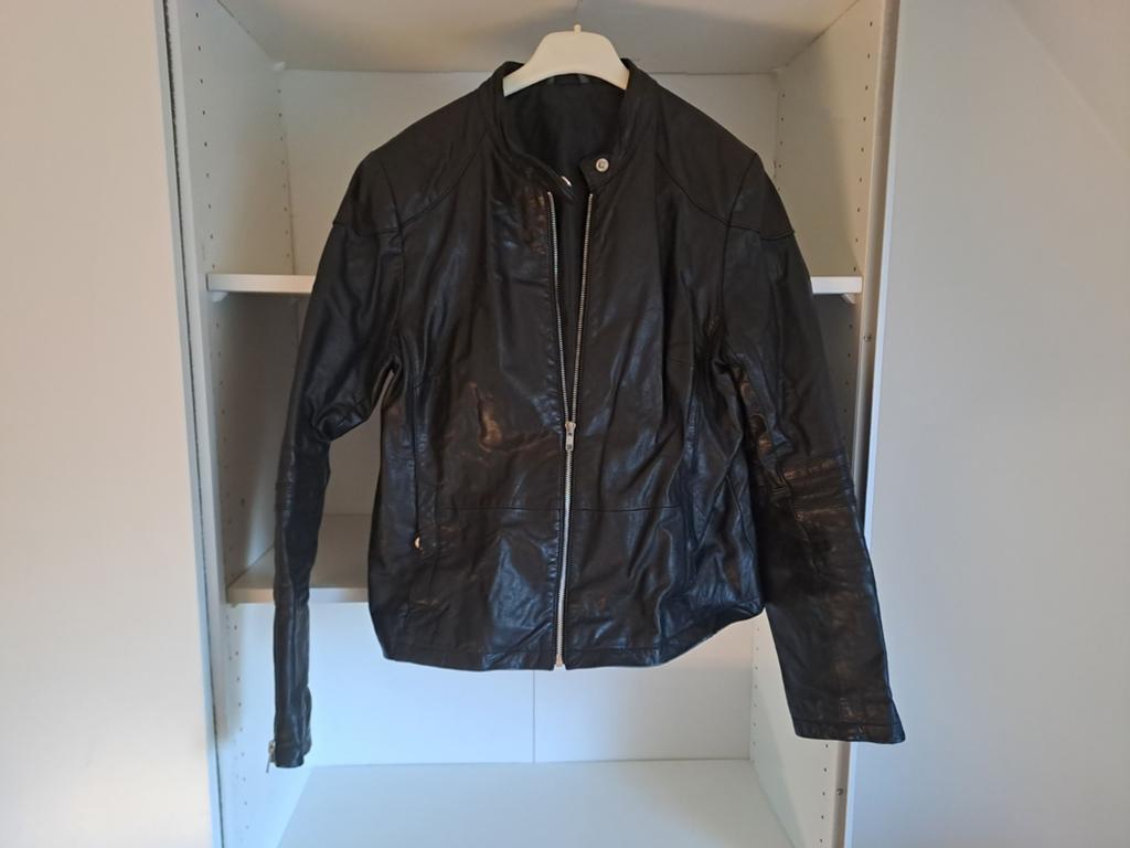 Mt XL Zwart kort lederen jasje, Zwart, Maat 42/44 (L), Ophalen of Verzenden, Gedragen