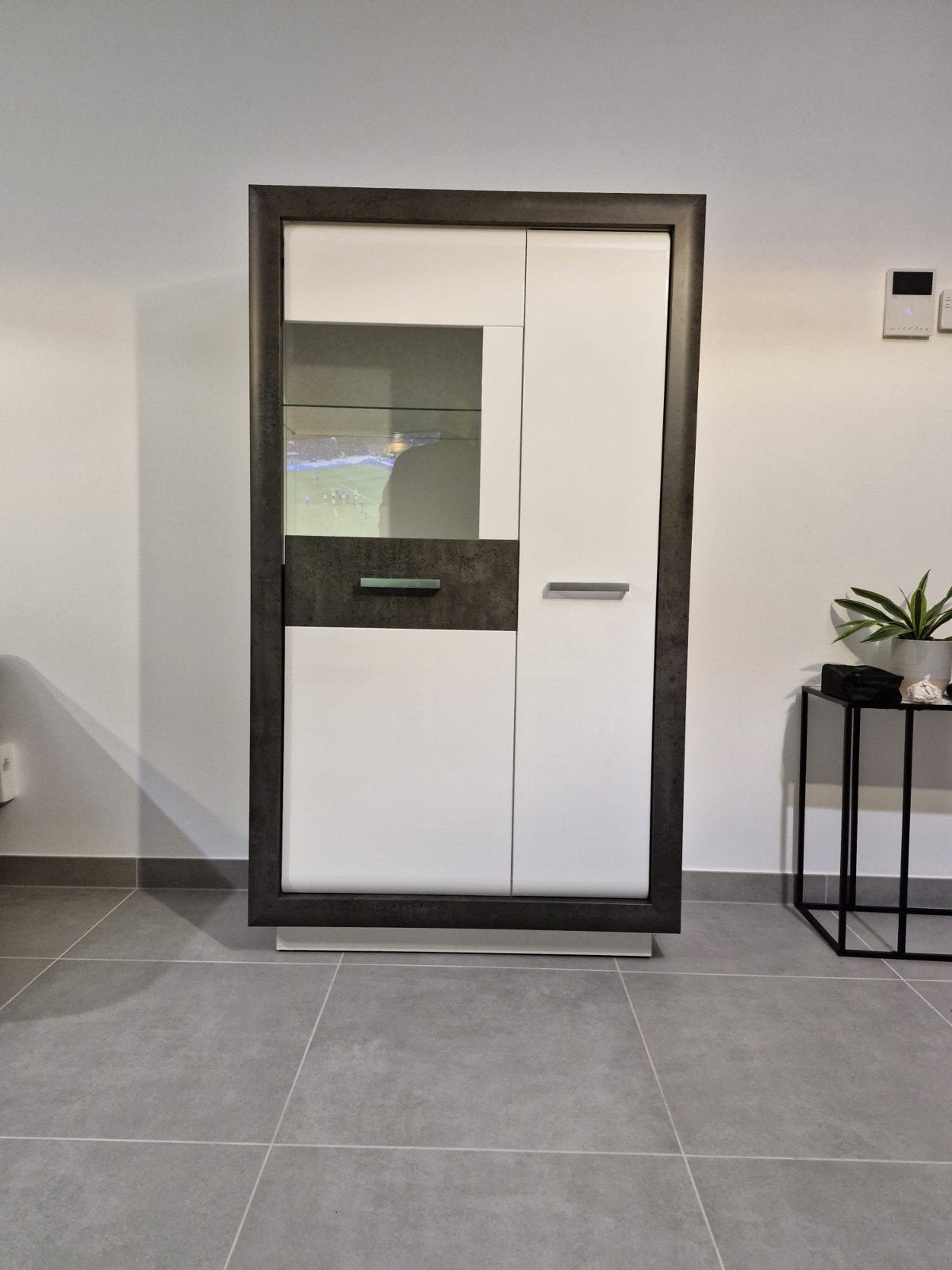 Commode / vitrinekast met betonlook 165cm x 95cm, Huis en Inrichting, Ophalen, Met deur(en), Overige houtsoorten, 50 tot 100 cm
