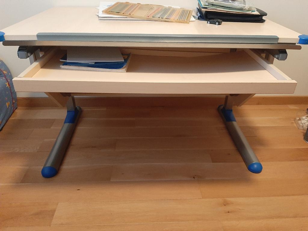 In hoogte verstelbaar bureau, Ophalen, Gebruikt, 110 cm, Hout