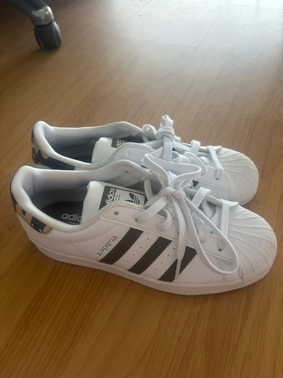 Basket adidas militaire en 38, Enlèvement, Comme neuf, Chaussures