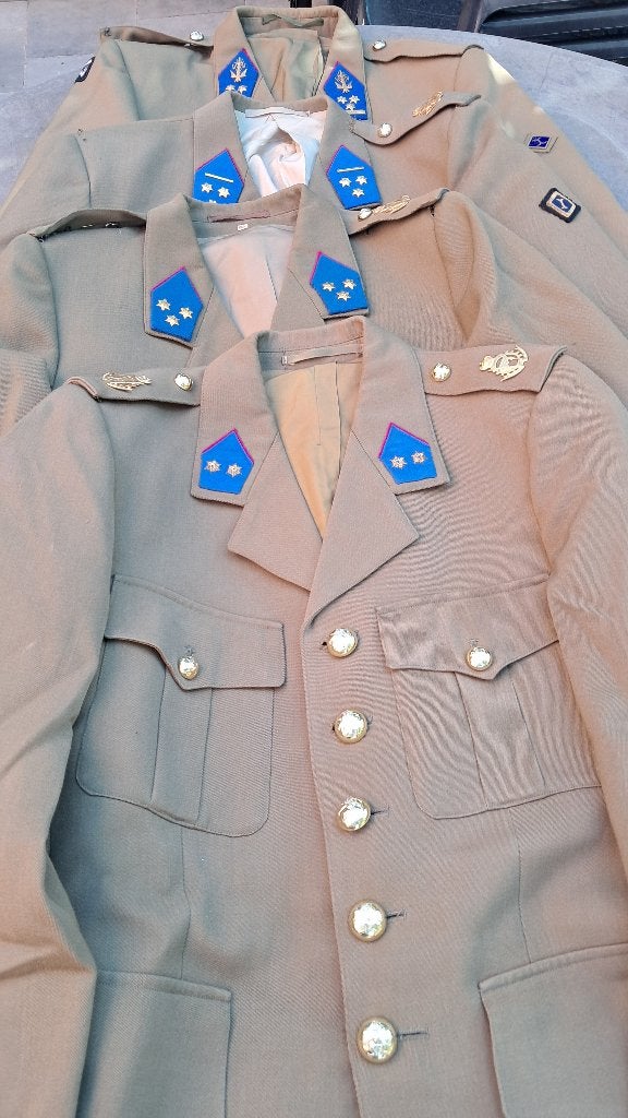 BELGIQUE - ABL - LOT DE 4 VAREUSES OFFICIER LOGISTIQUE, Enlèvement ou Envoi, Armée de terre, Vêtements ou Chaussures