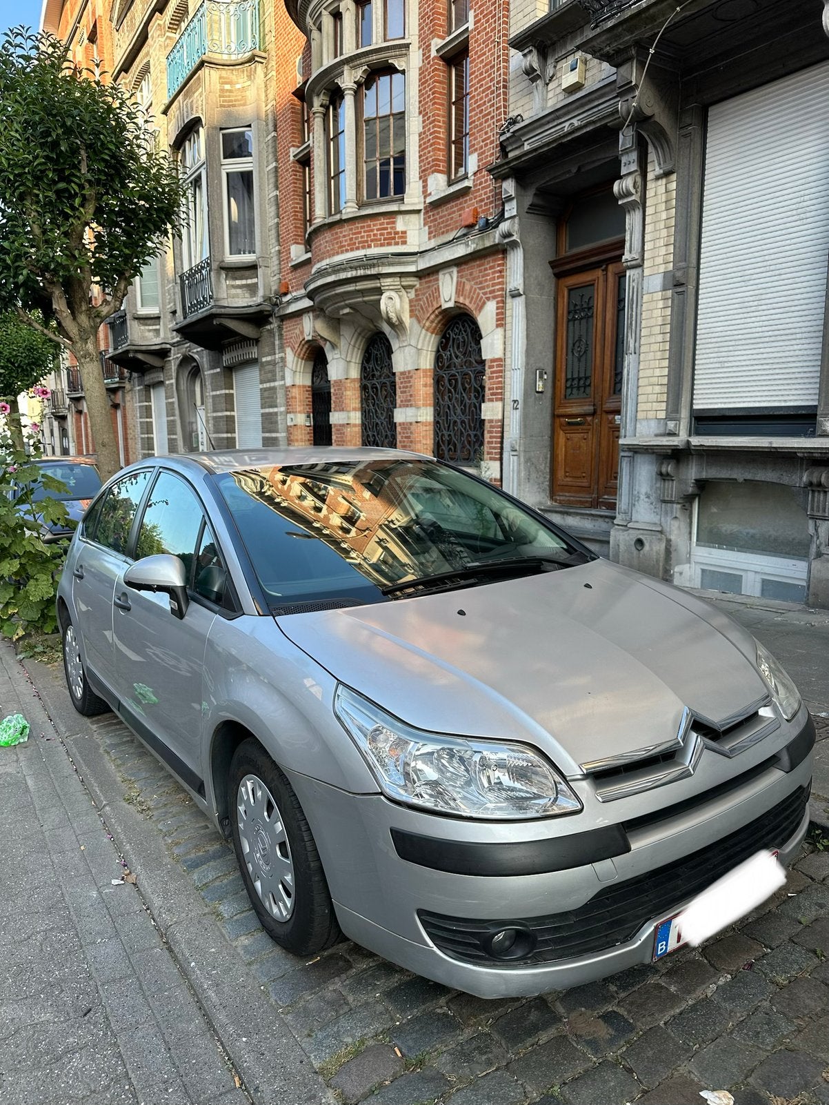 Citroên C4 gris métallique, Autos, Citroën, Particulier, C4, Essence, Euro 4, Berline, 5 portes, Boîte manuelle, Argent ou Gris