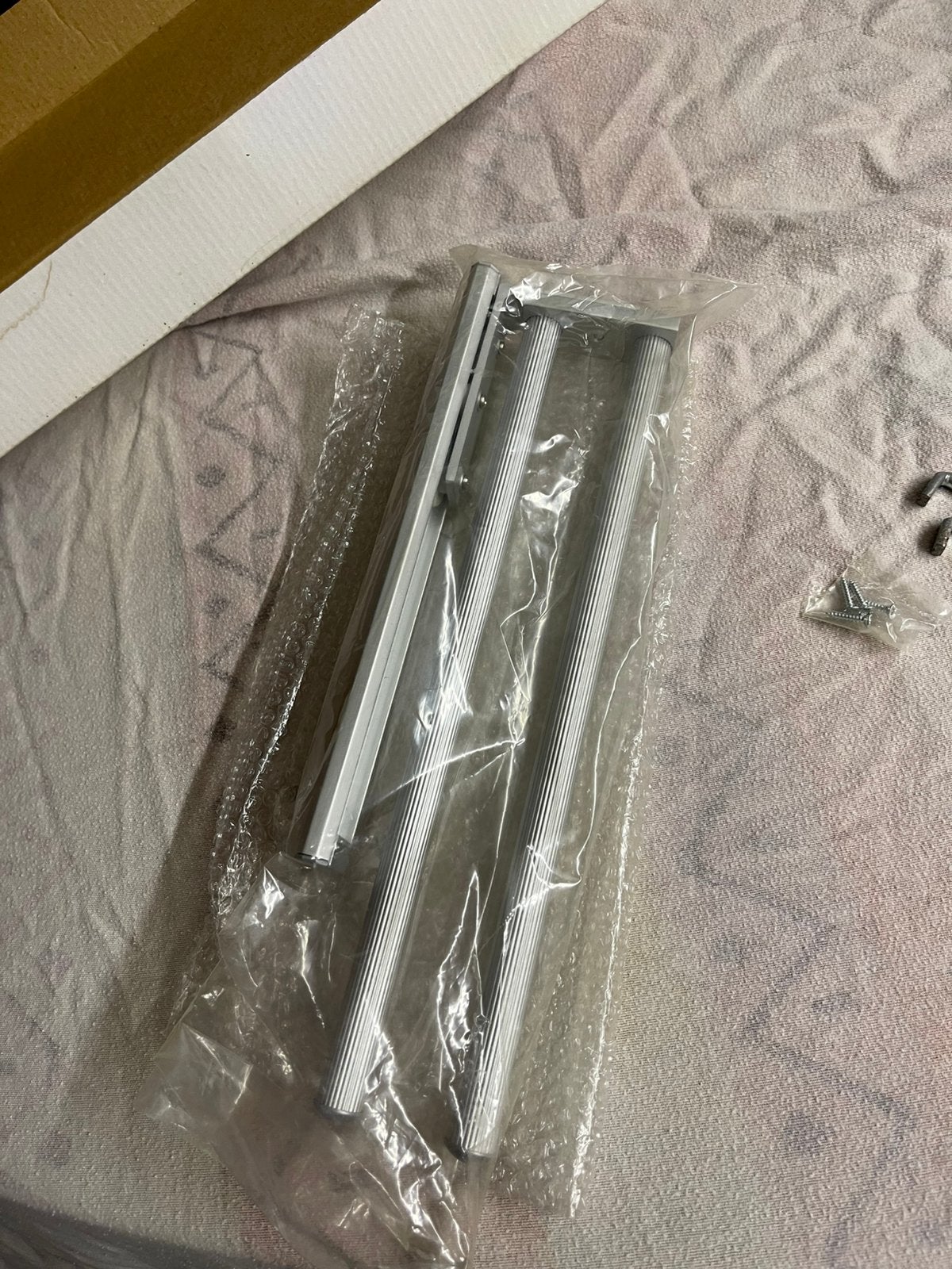 Nieuwe Schock uittrekbare handdoekhouder (Aluminium/Zilver), Huis en Inrichting, Ophalen of Verzenden, Nieuw