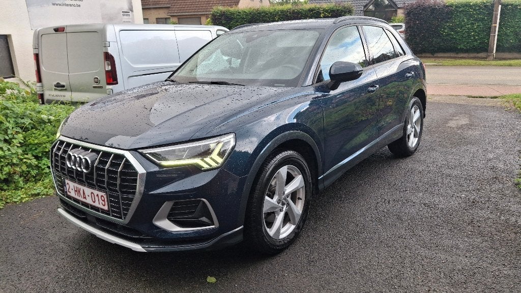 Audi Q3 1500 benzine automaat van 2019 met 132000km, Blauw, Leder, Bedrijf, 5 zetels