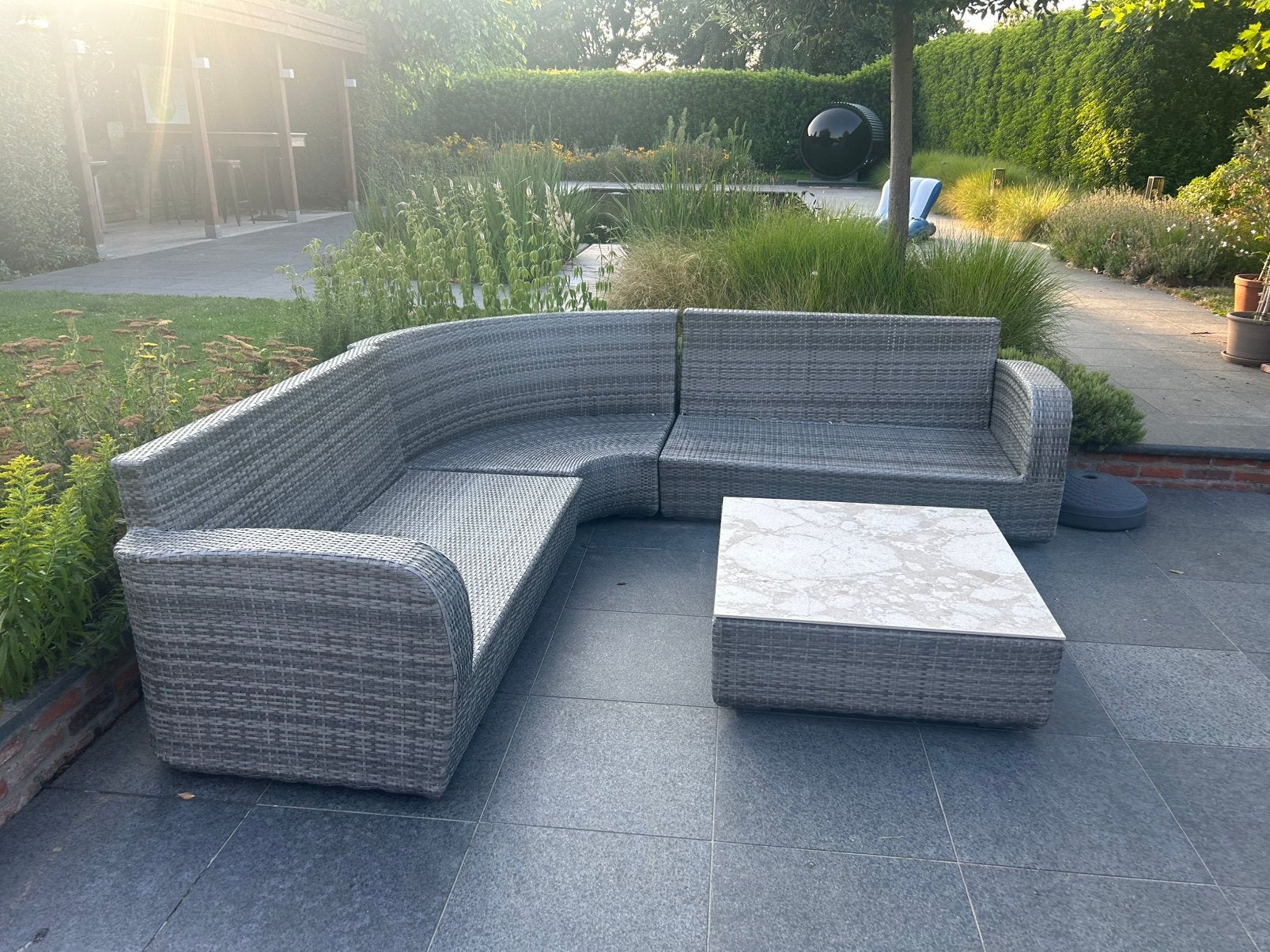 Cadre comprenant une table basse avec plateau en céramique, Jardin & Terrasse, Ensembles de jardin, Enlèvement, Comme neuf
