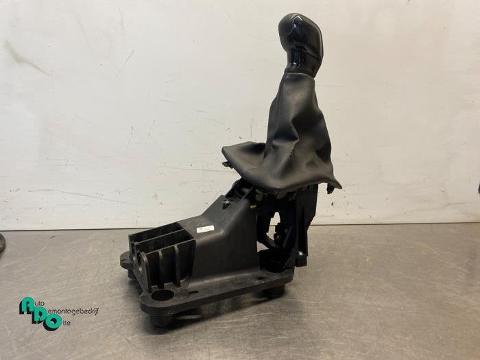 Levier de vitesse d'un Peugeot 208 (208 12-), -, 3 mois de garantie, Utilisé, -
