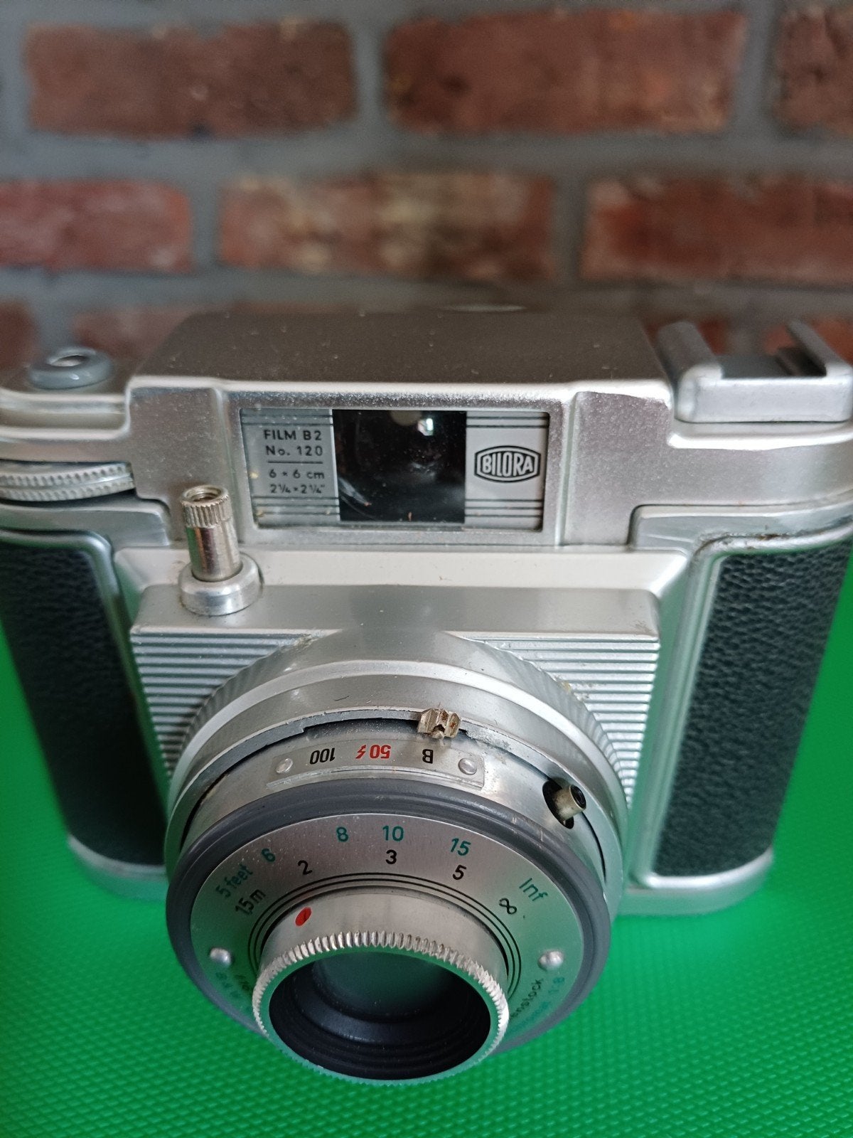 Oud fototoestel in leder tasje, Ophalen