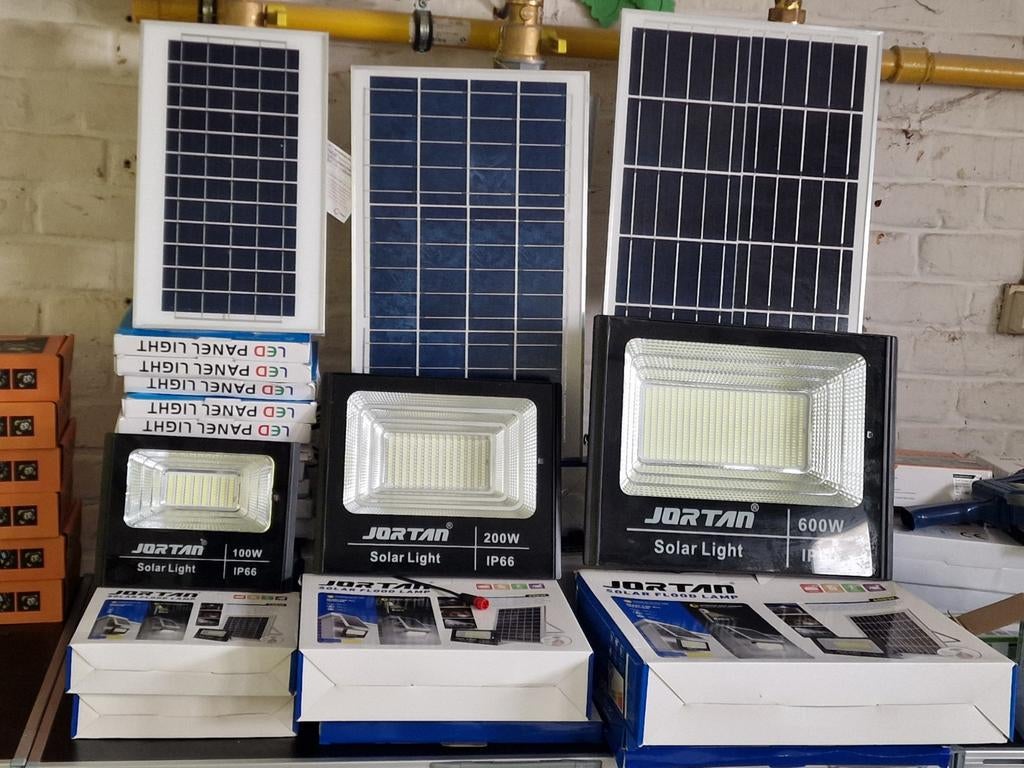 Éclaire led  solaire 1200W 6500k jardin terasse camping, Bricolage & Construction, Enlèvement ou Envoi