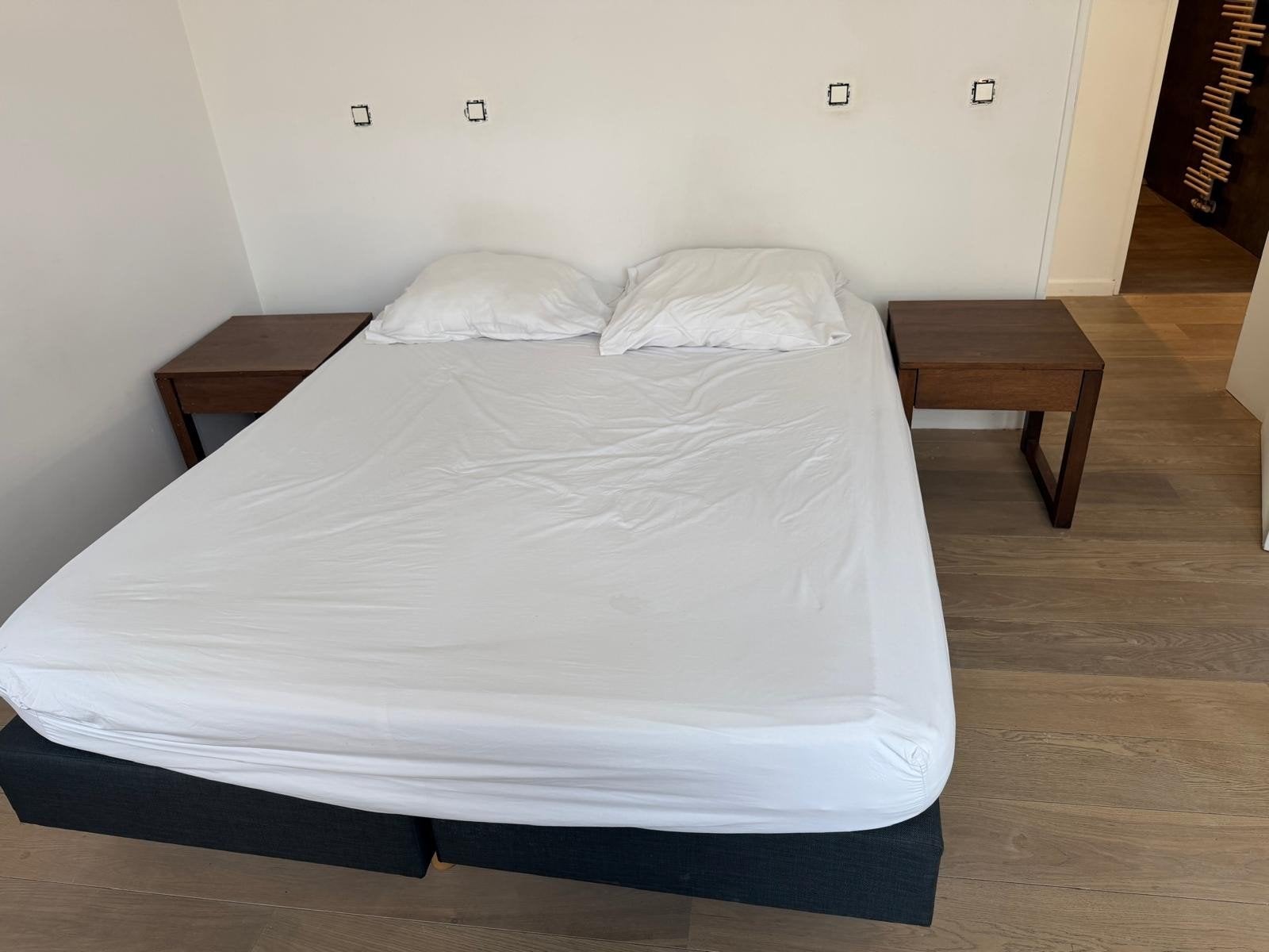 Dubbel bed met nachtkastjes, Ophalen, 140 cm