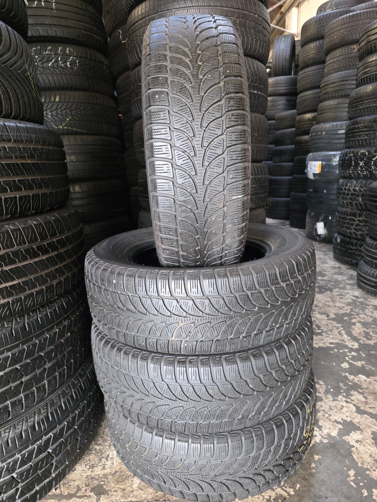 215 65 16 Bridgestone avec montage et équilibrage, Enlèvement