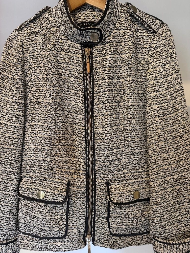 Chanel-stijl bouclé tweed jasje - Maat M - Zwart/wit/goud, Maat 38/40 (M), Only &U, Ophalen of Verzenden, Jasje