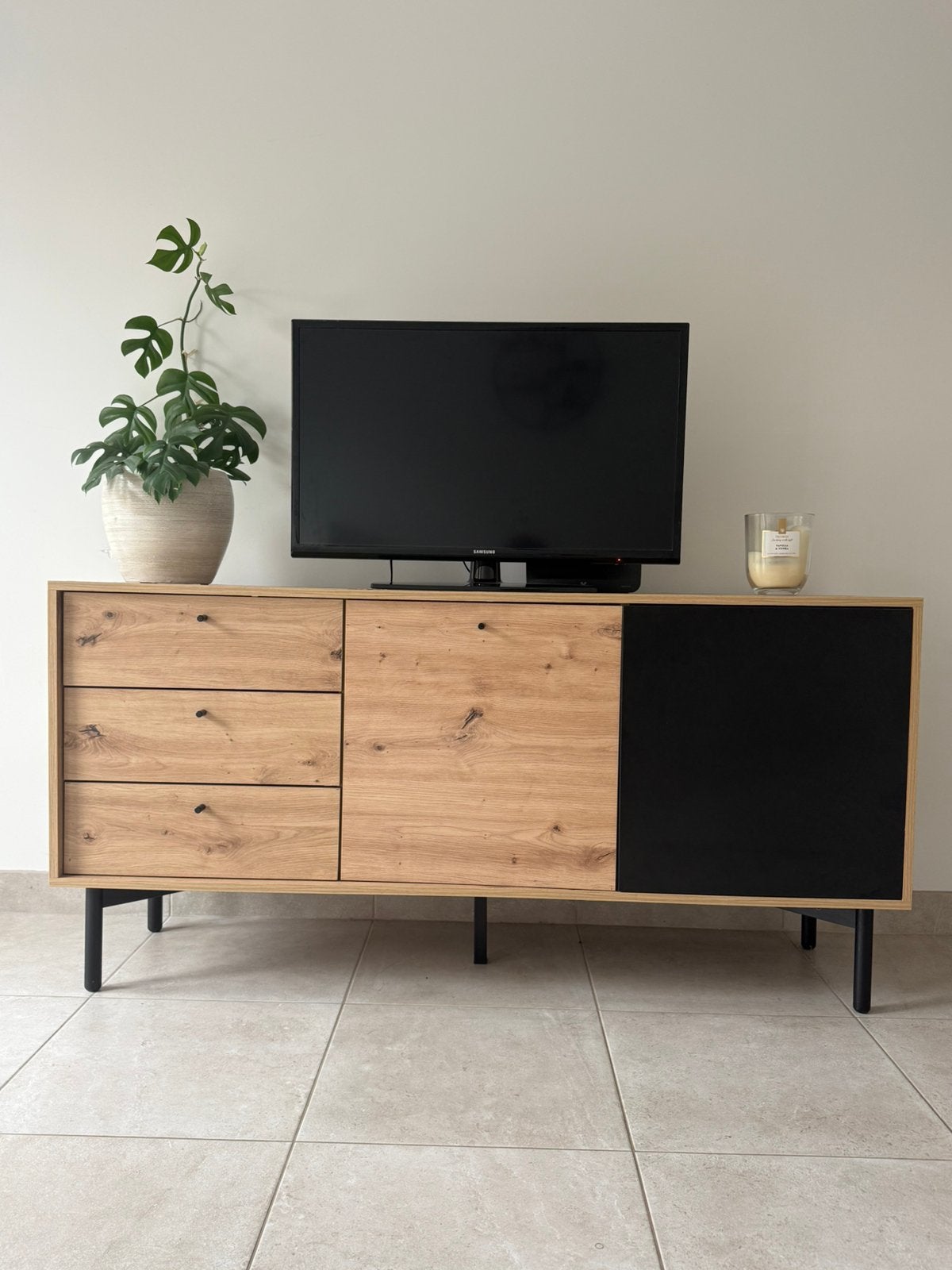 Modern tv-meubel / dressoir houtlook met zwart – 151 cm, Ophalen, Gebruikt, Met lade(s), Hout
