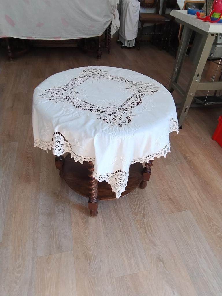 Antiek tafeltje, Huis en Inrichting, Tafelkleden, Ophalen