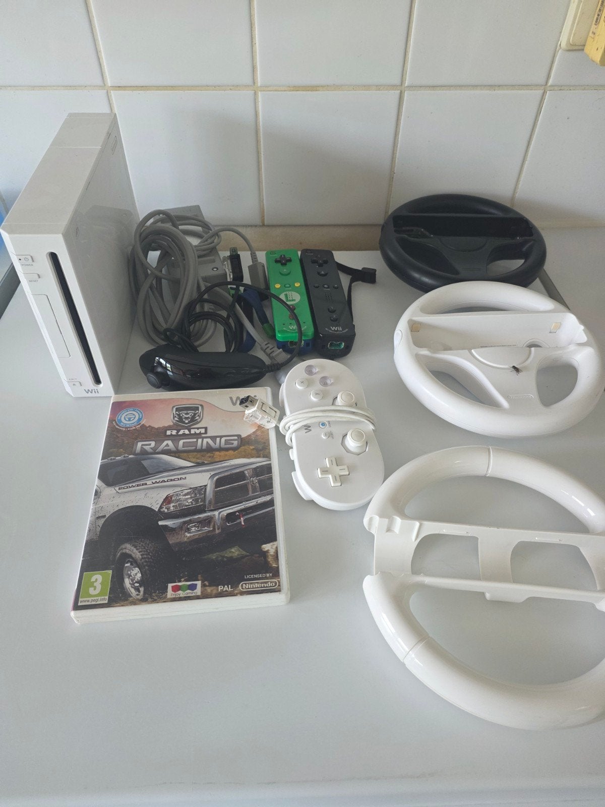 2 x Wii avec accessoires et jeux, Consoles de jeu & Jeux vidéo, Consoles de jeu | Nintendo Wii, Enlèvement, Comme neuf, Avec 3 manettes ou plus