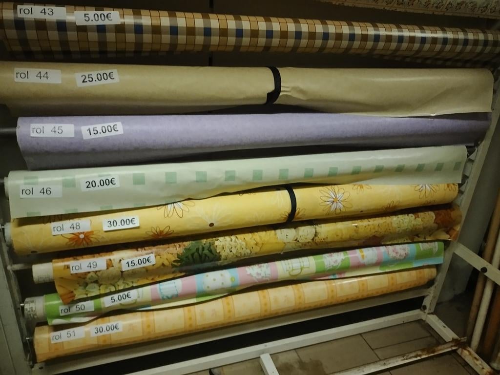 Lot 100 rollen toile ciree per rol te koop zie foto, Zakelijke goederen, Stock en Retail | Partijen goederen, Ophalen