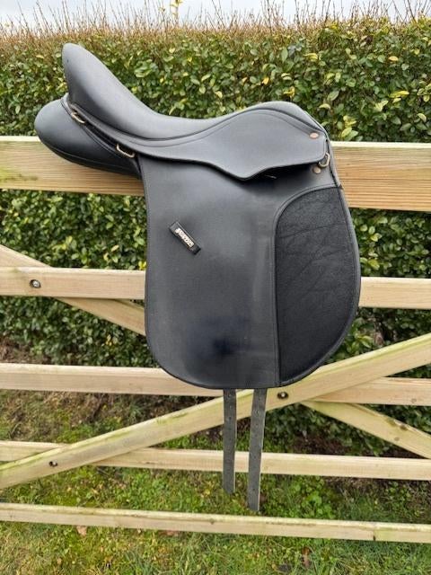 Wintec veelzijdigheidszadel 16 inch inclusief singel, Dieren en Toebehoren, Ophalen, Gebruikt, Springen