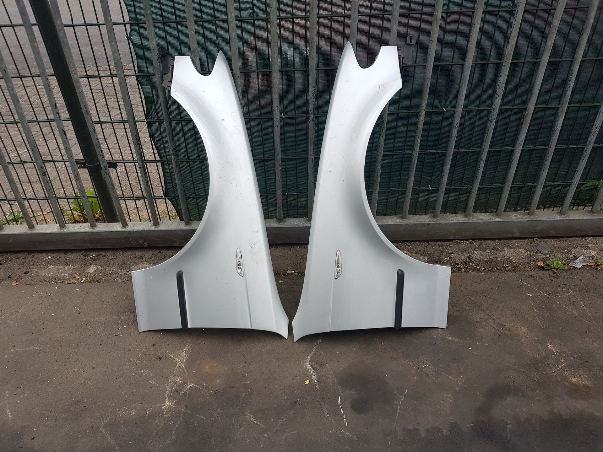 BMW 3SERIE E46 FACELIFT VOORSCHERMEN LINKS+RECHTS BJ 2004, Auto-onderdelen, Gebruikt, -, -, Ophalen of Verzenden