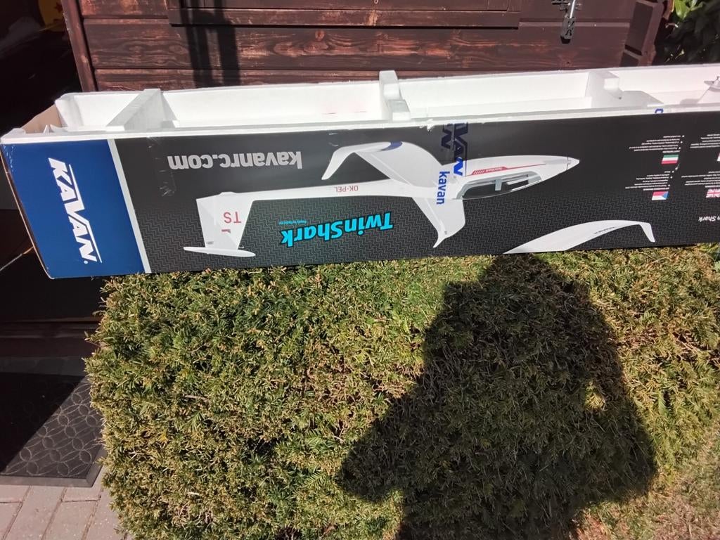 Passez la souris sur TwinShark, Enlèvement