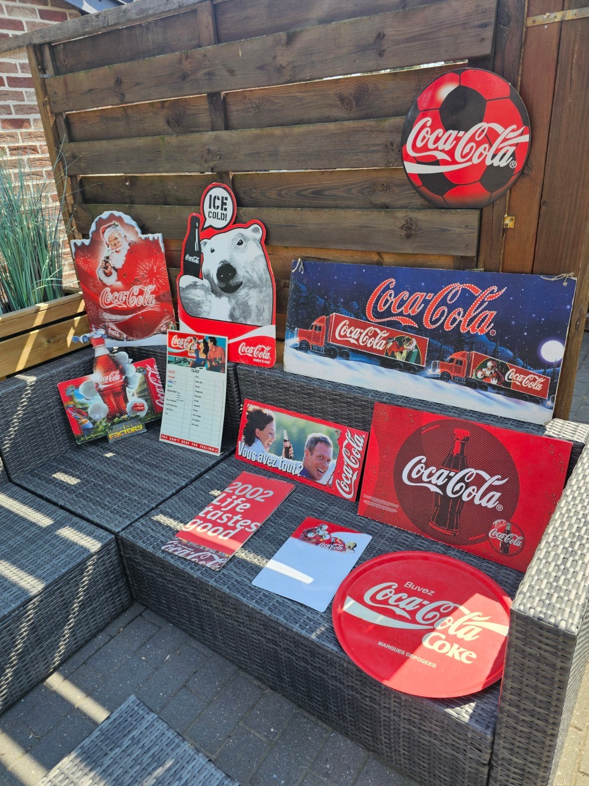 objet coca-cola, Enlèvement