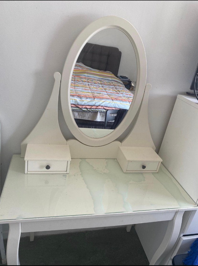 Makeup bureau, Ophalen, Zo goed als nieuw