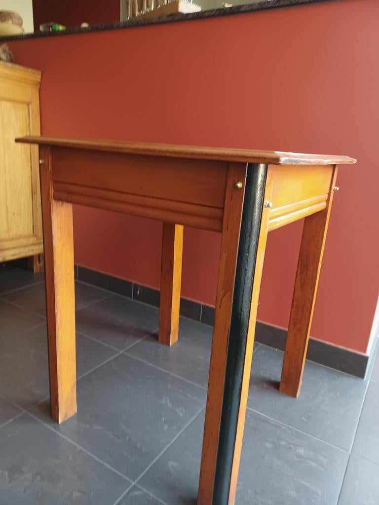 Café tafel, zeker 75 jaar oud, Ophalen
