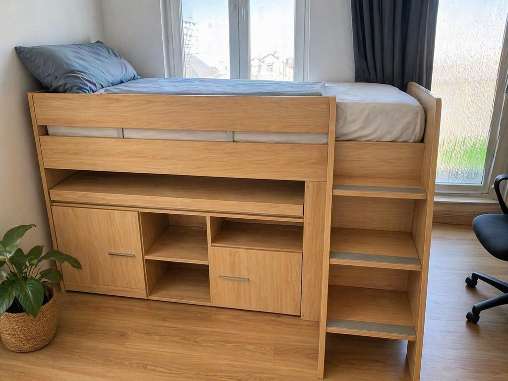 hoogslaper bed met bureau, Ophalen, Zo goed als nieuw, Hoogslaper