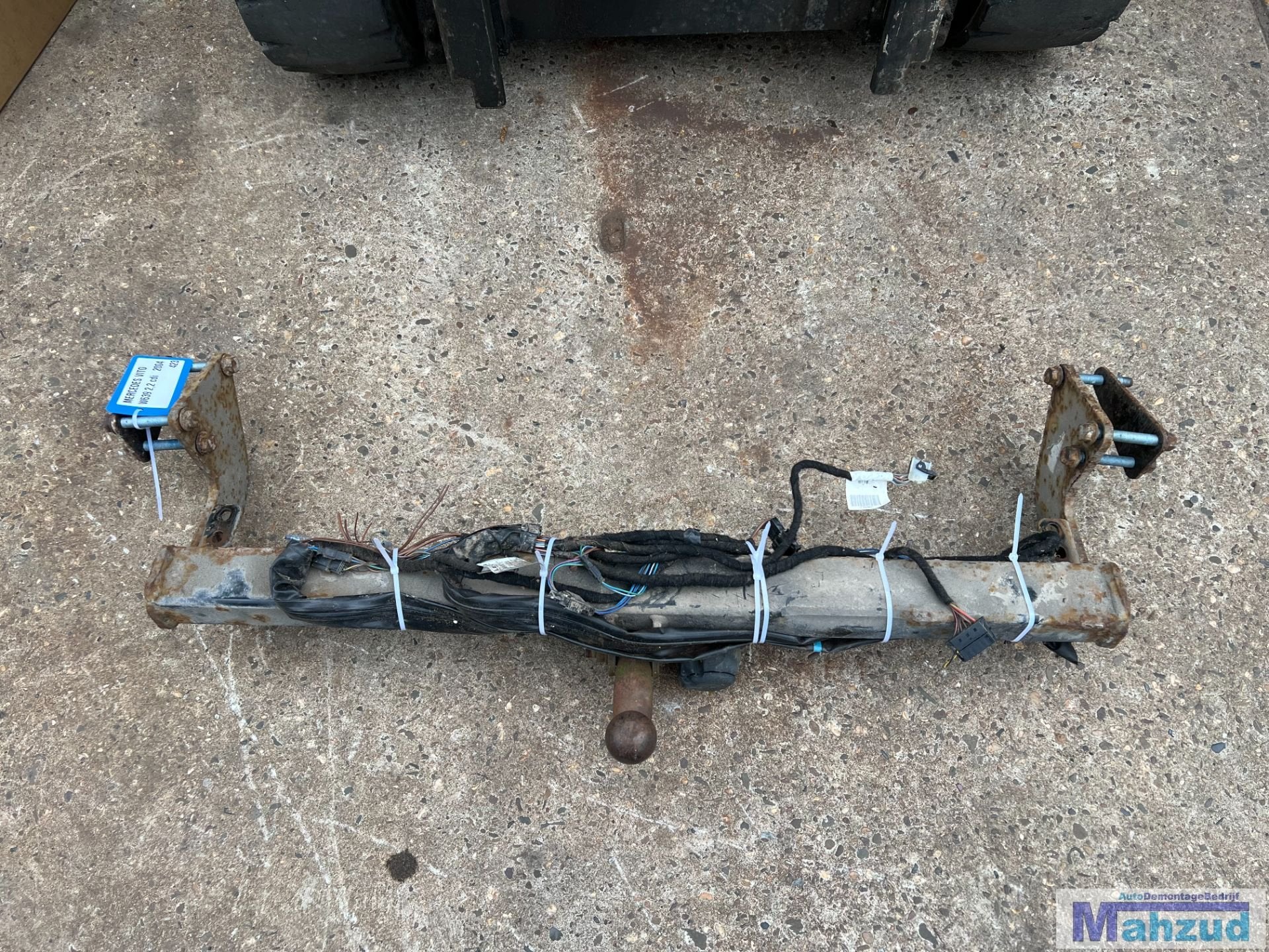 MERCEDES VITO W639 Trekhaak 2003-2009, Auto-onderdelen, Gebruikt, Mercedes-Benz AG, Mercedes-Benz, Mercedesstrasse 120
70372  Stuttgart, DE