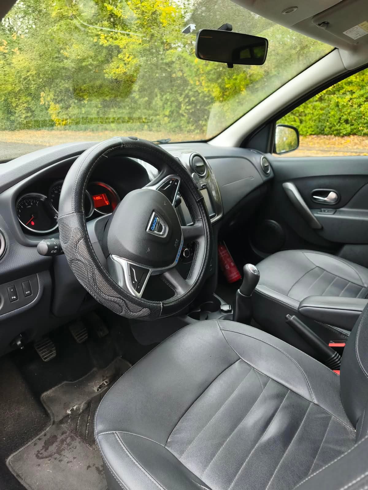 Dacia Sandero Stepway plus TCE 90, Auto's, Voorwielaandrijving, Dealer onderhouden, Overige kleuren, 9 cc