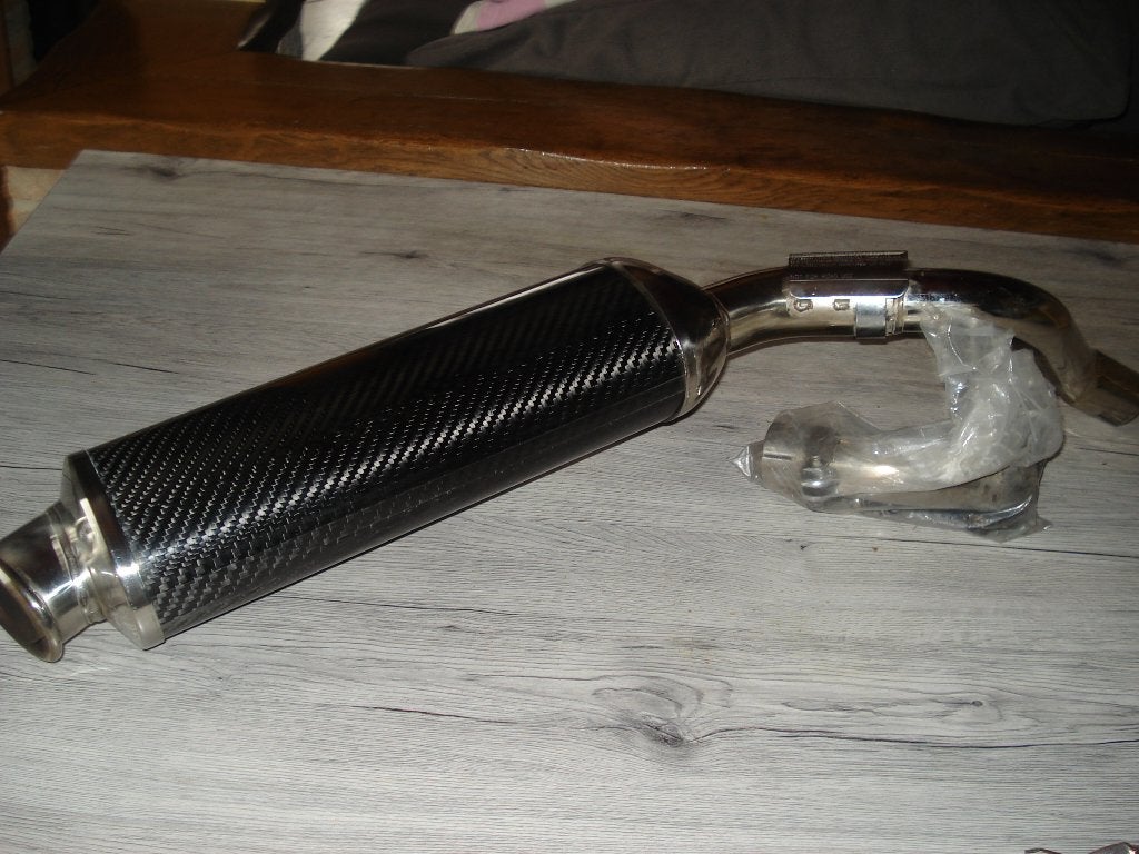 zo goed als nieuwe carbon uitlaat triumph 955i, Ophalen of Verzenden, Nieuw