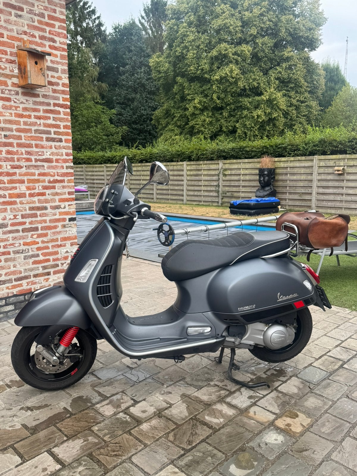 Vespa 300 GTS mat grijs apr 2018 11500km vele opties, Ophalen, Zo goed als nieuw