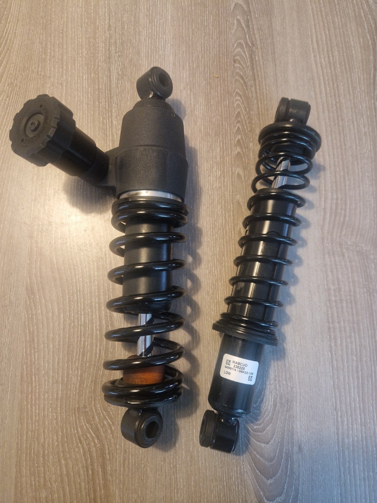 Achtervering HD touring low, Motoren, Ophalen