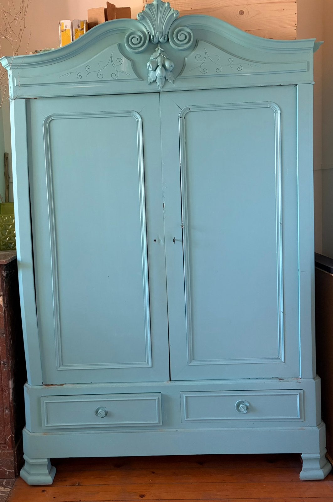 Armoire pleine de bois peinte dans un beau bleu ciel., Maison & Meubles, Enlèvement, Utilisé