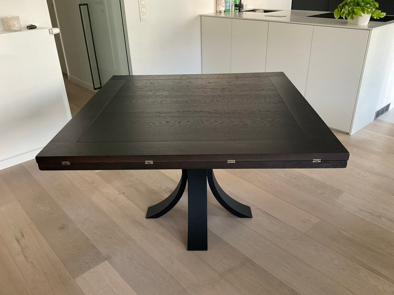 Cicant tafel ( omvormbaar van vierkant naar rond, Ophalen, Zo goed als nieuw, Rond