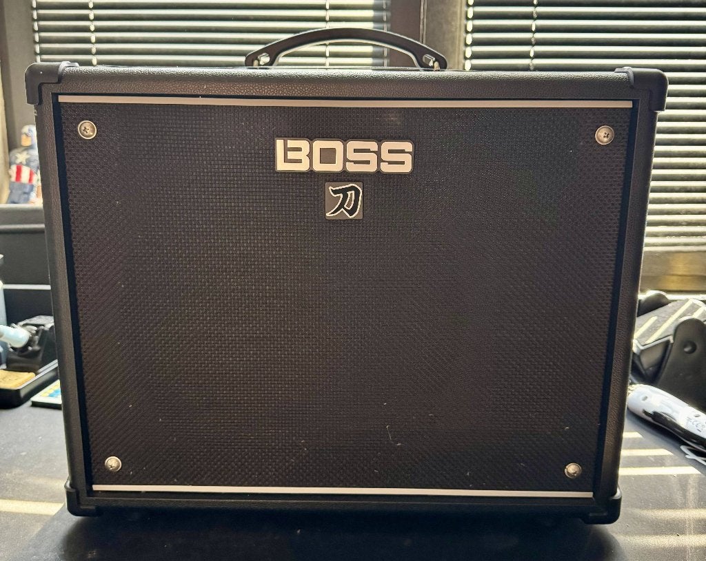 Boss Katana-50 Gen 3 gitaarversterker + Bluetooth-adapter, Muziek en Instrumenten, Versterkers | Bas en Gitaar, Ophalen of Verzenden