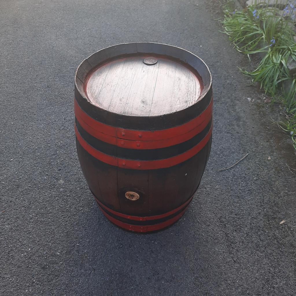 Ton, utilisé pour le vin. H : 60 cm, diamètre 40 cm., Enlèvement
