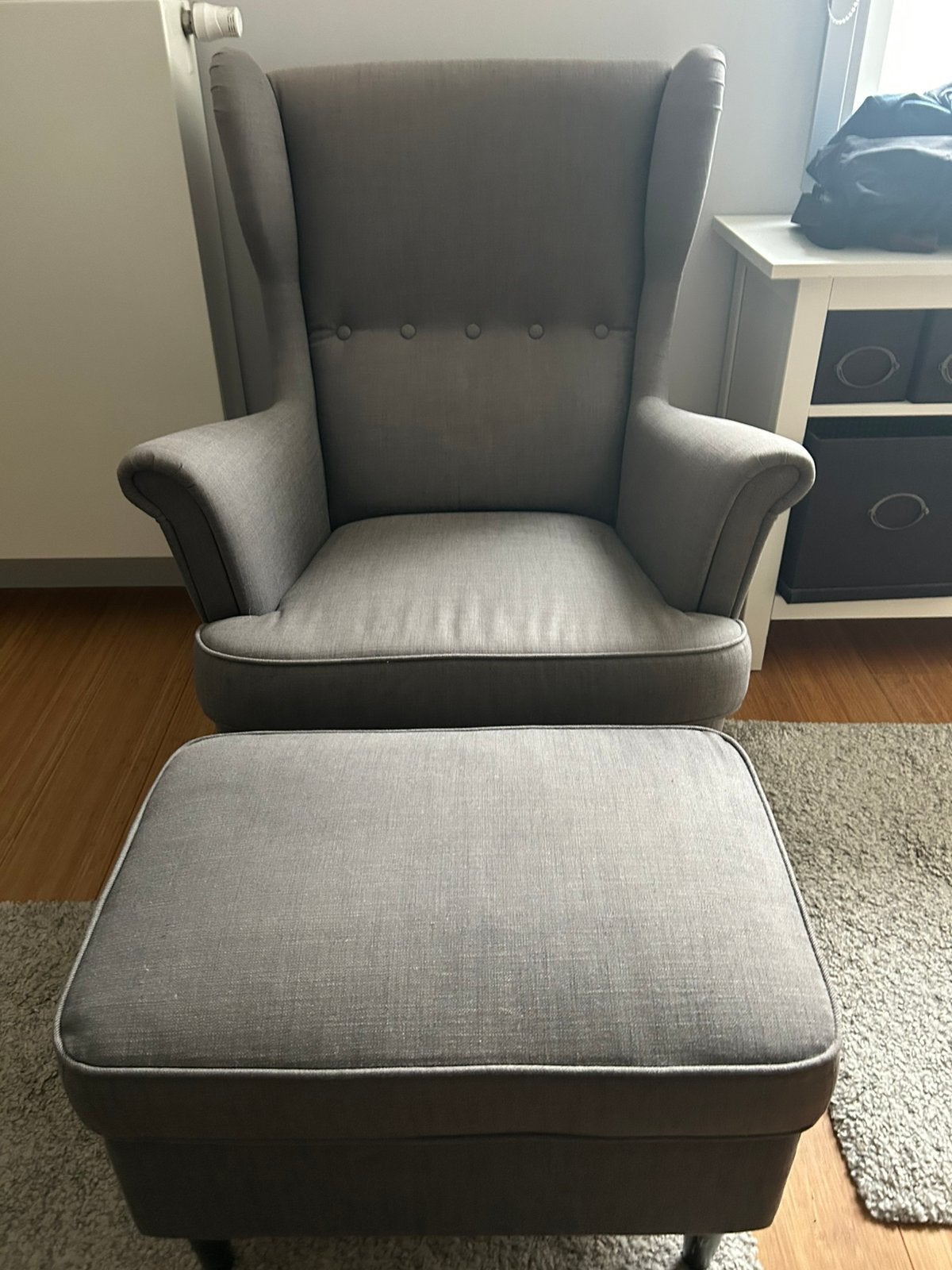 Grijze fauteuil met bijpassende voetenbank – goede staat, Enlèvement, Comme neuf, Tissus