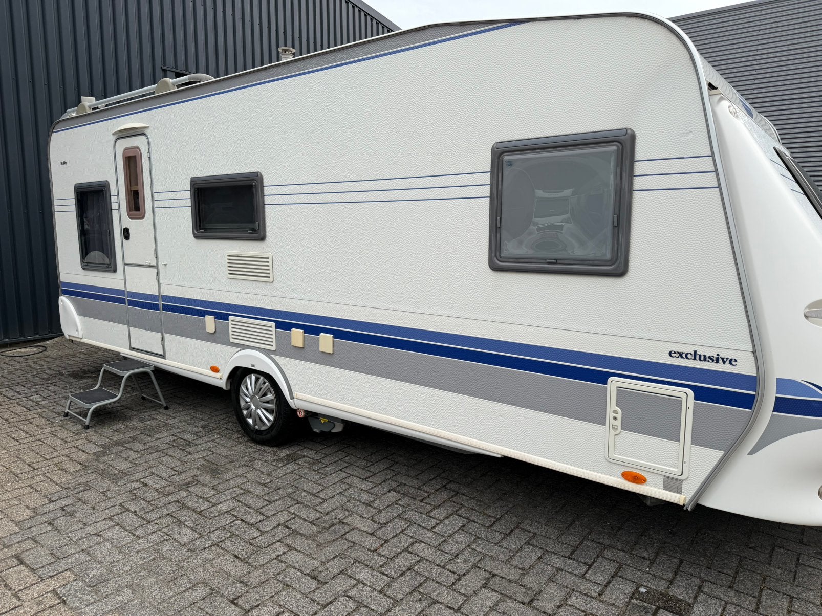 Hobby 560 kmfe met stapelbed en mover en airco, Caravans en Kamperen, Caravans, Schokbreker, Stapelbed, Rondzit, Hobby
